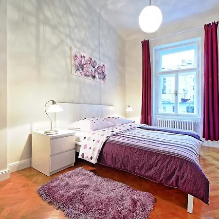 Apartment Italska One