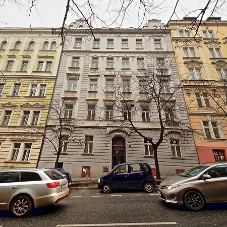 Apartment Italska One