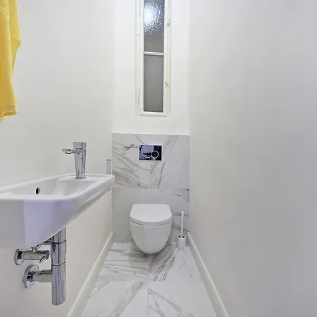 Apartment Italska One Prague