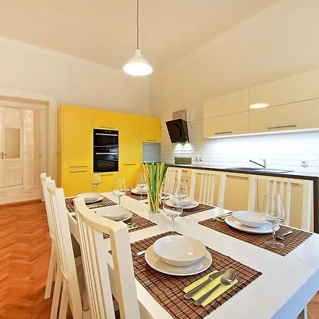 Apartment Italska One *
